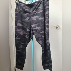 Athleta LP Ultimate Stash Camo Tight, black NWOT